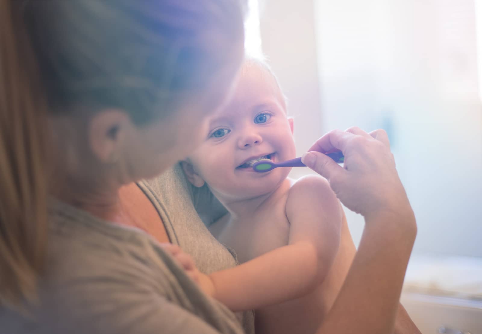 À partir de quel âge brosser les dents de bébé ?