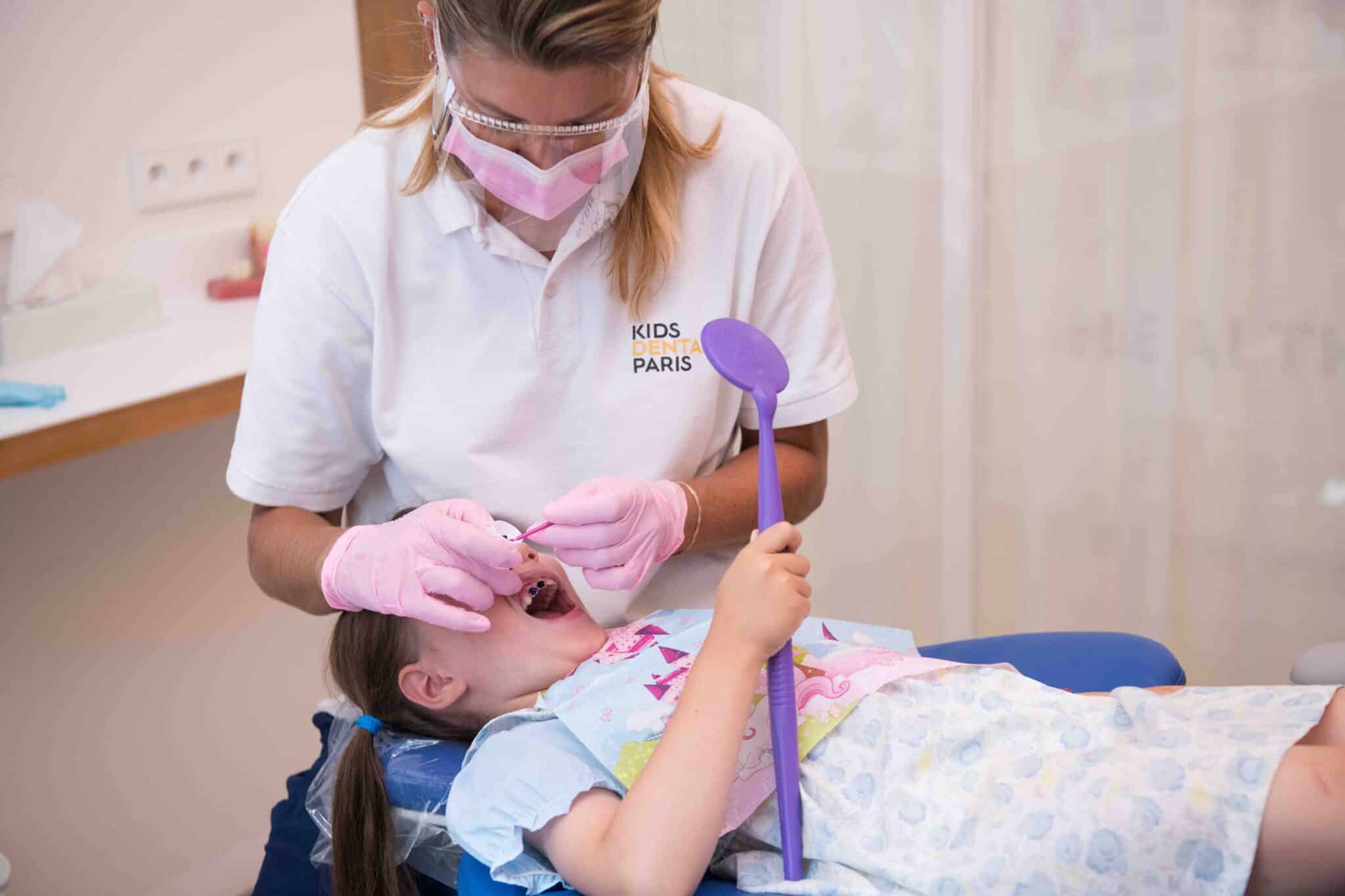 A partir de quand commencer le détartrage chez les enfants ?