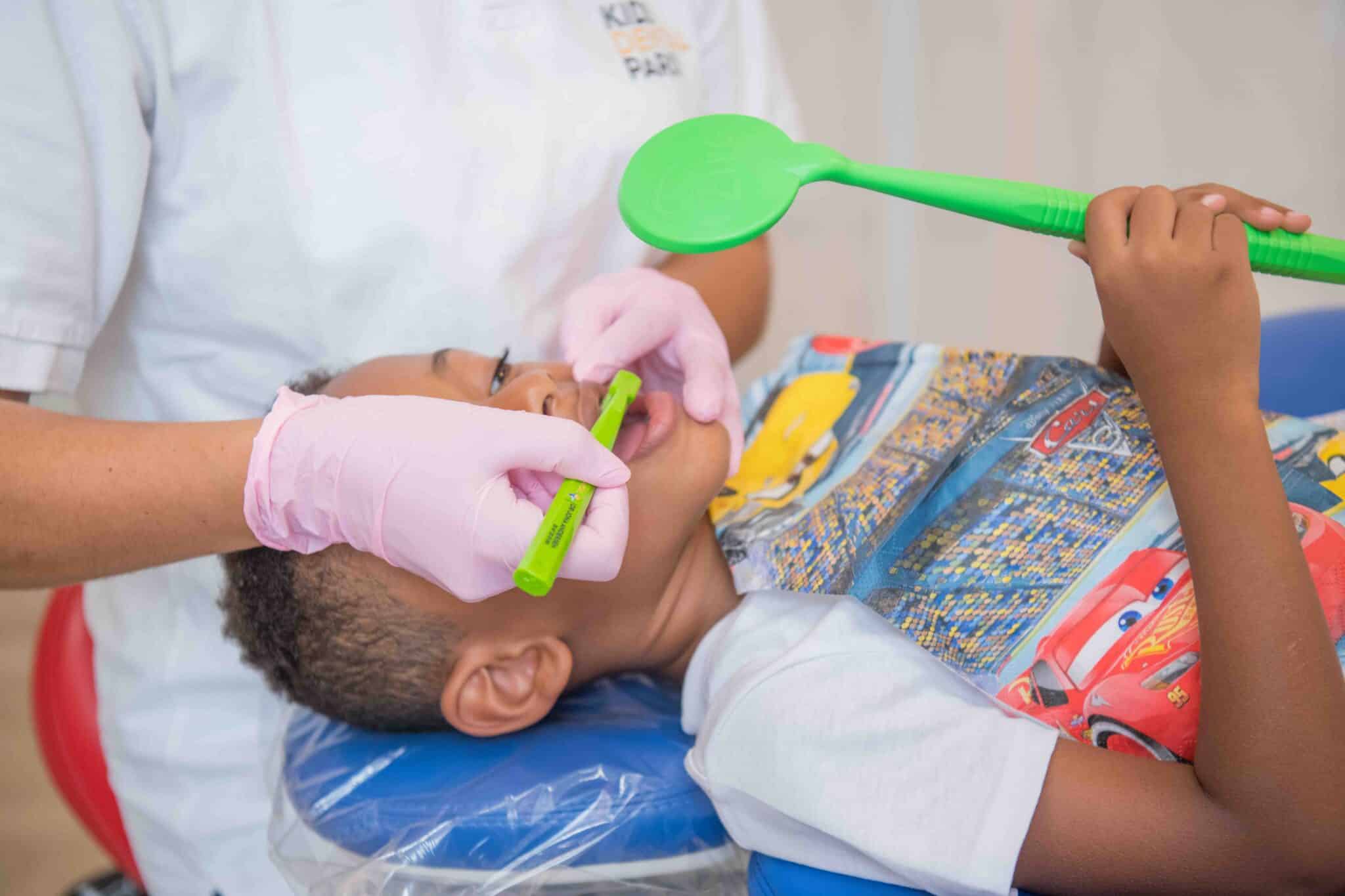 Combien de dents un enfant doit-il avoir ?