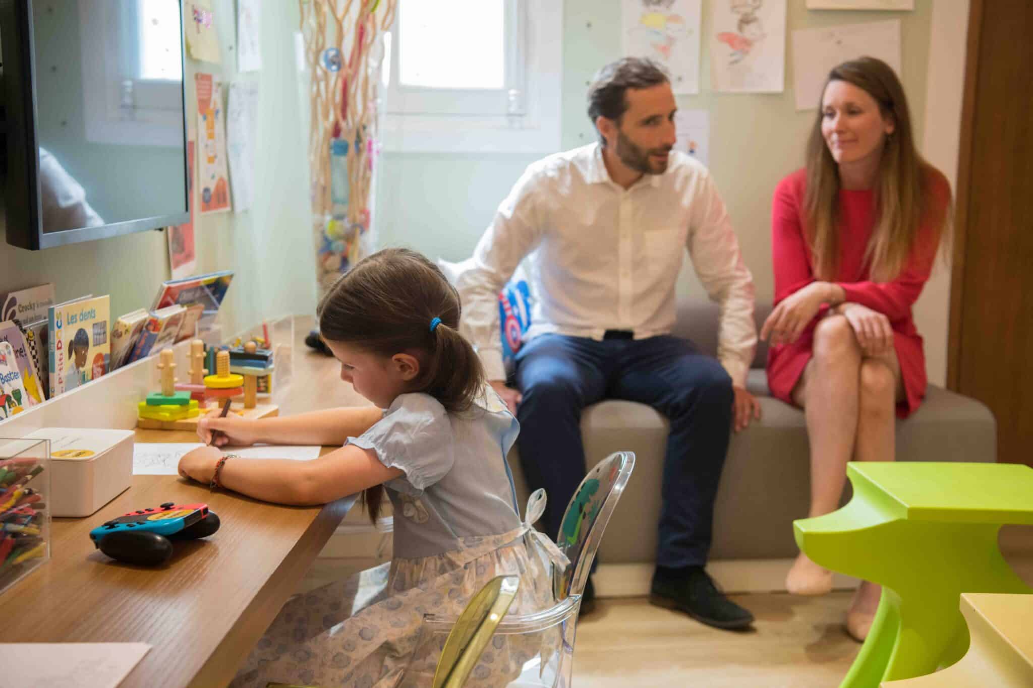 Quand et comment faire vivre une première visite zen chez le dentiste à votre enfant ?