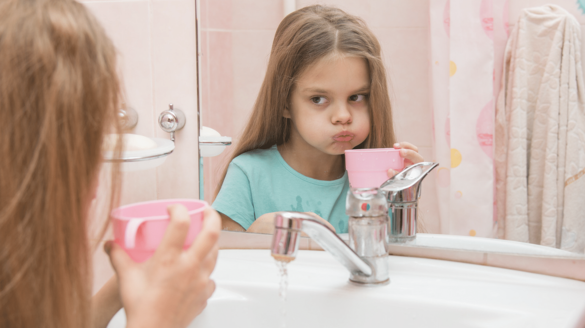 Faut-il se rincer la bouche après s’être brossé les dents ?