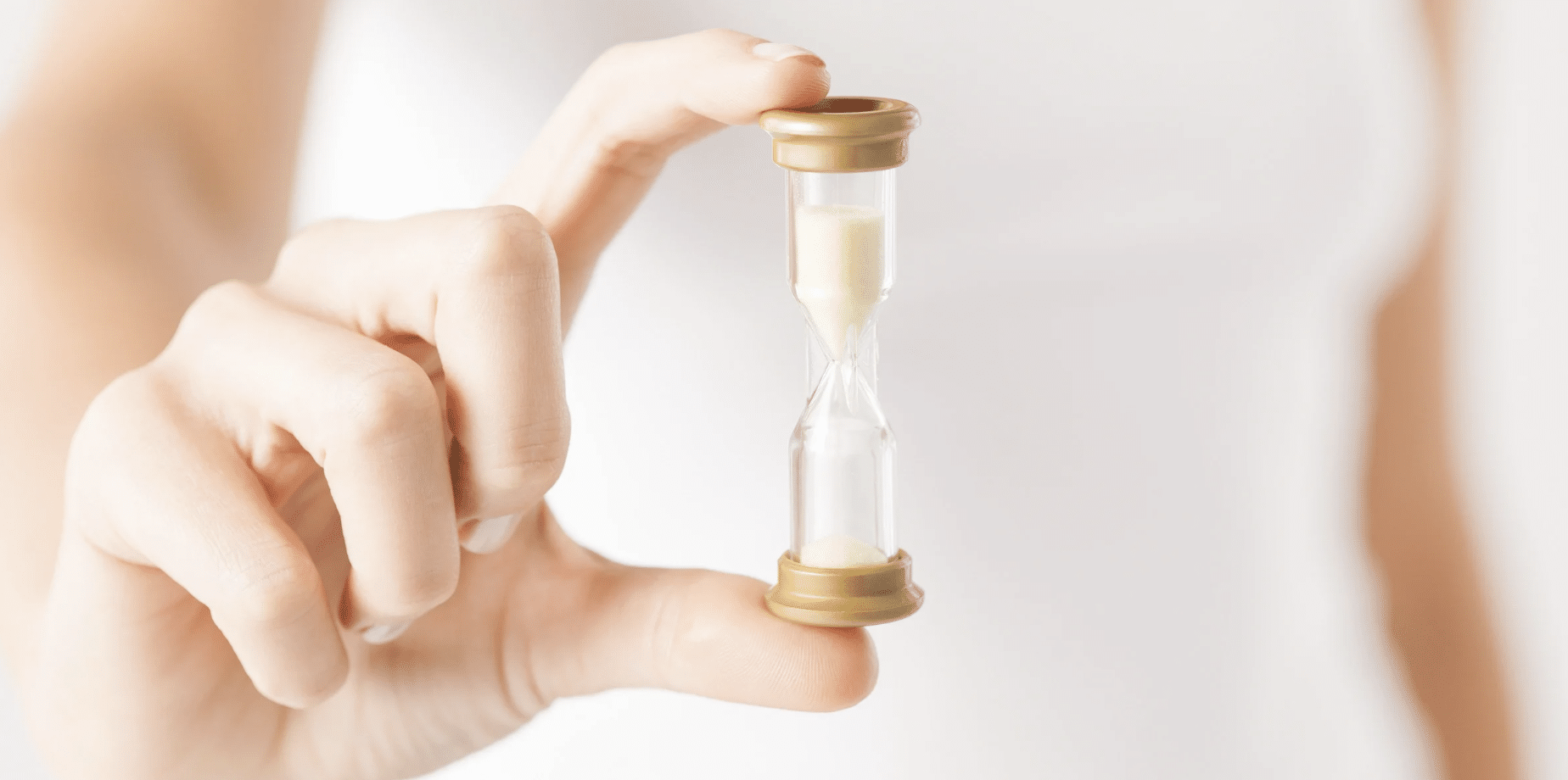 Peut-on utiliser un sablier ou une minuterie pour aider au brossage ?