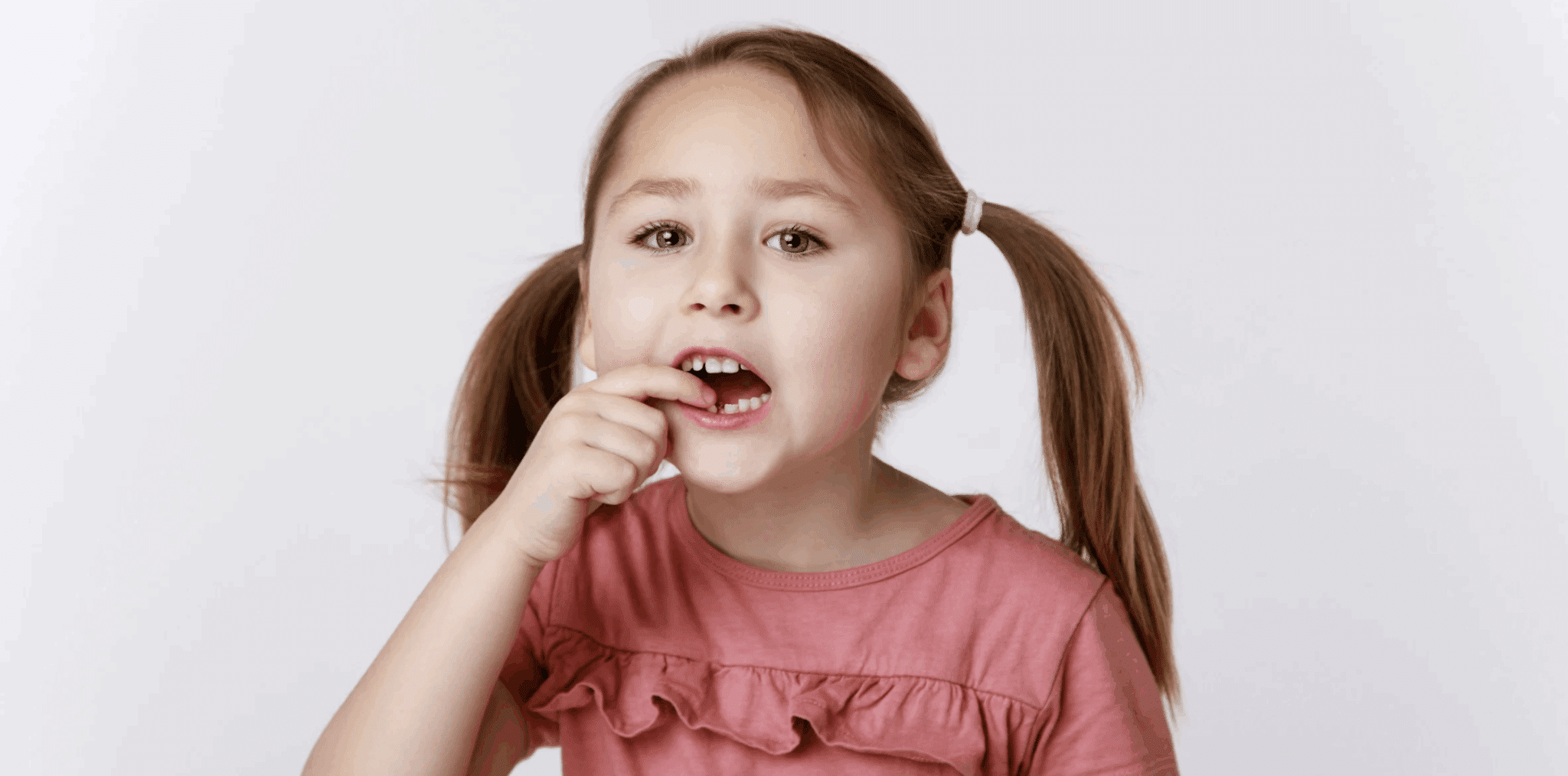 Les dents de lait influencent-elles l’alignement des dents permanentes ?