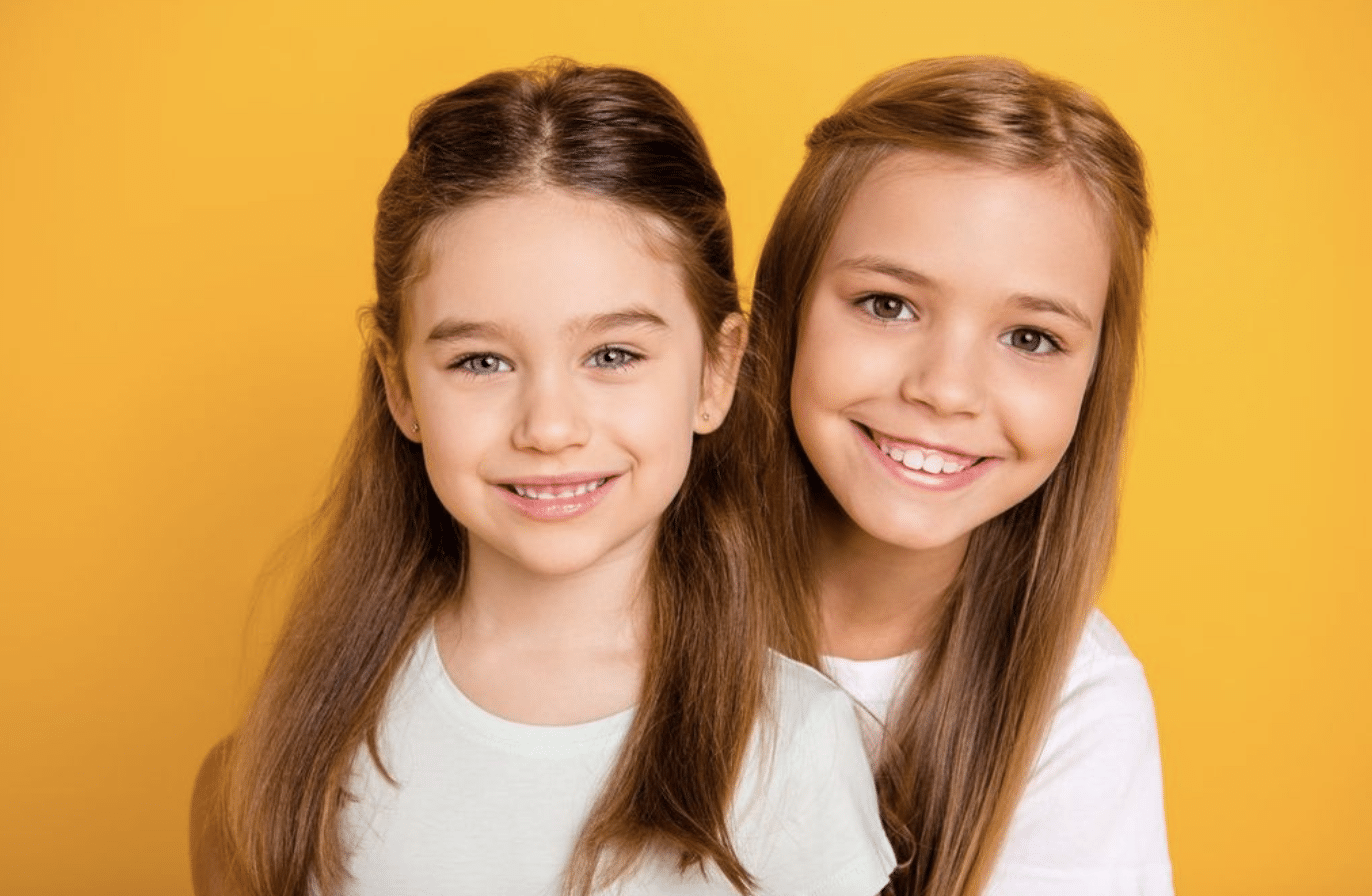 À quel âge apparaissent les premières molaires permanentes ?