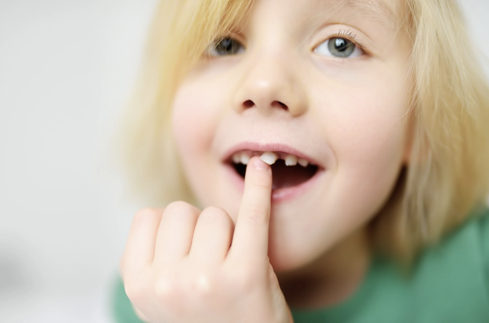 Comment savoir si une dent de lait est prête à tomber ?
