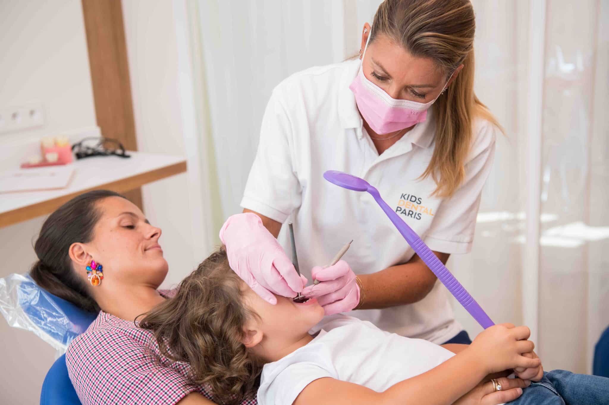 Mon enfant a une mâchoire décalée : que faire ?