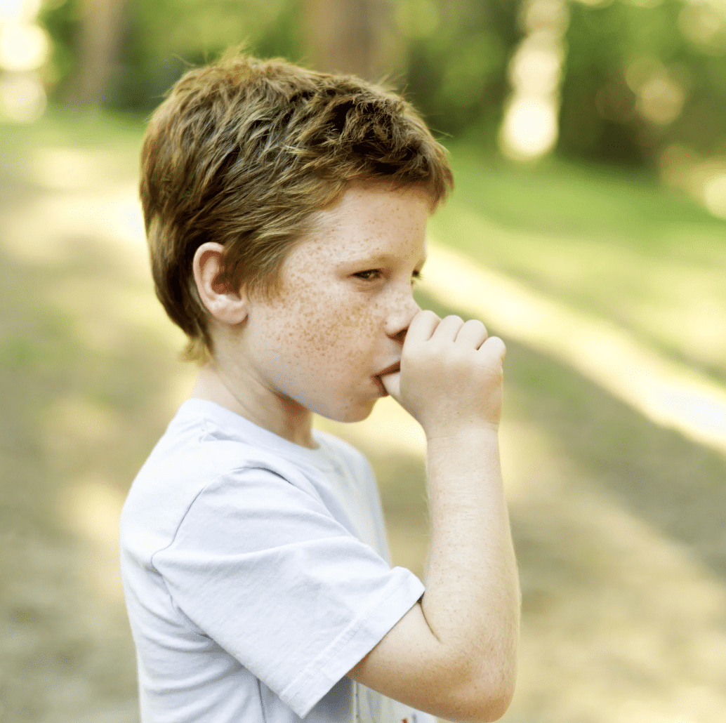 Les habitudes de succion peuvent-elles affecter la croissance des mâchoires ?