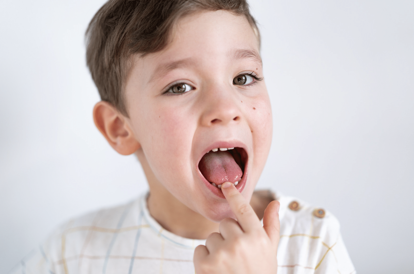 Mon enfant a une dent qui bouge après un choc : que faire ?