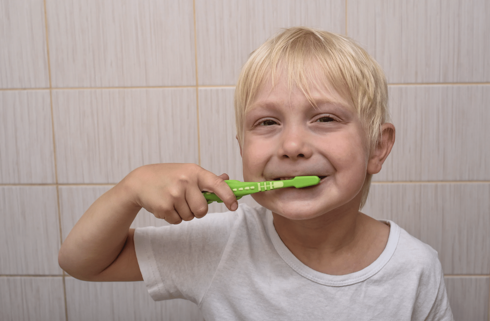 Quelle est la bonne technique de brossage pour les enfants gauchers ?