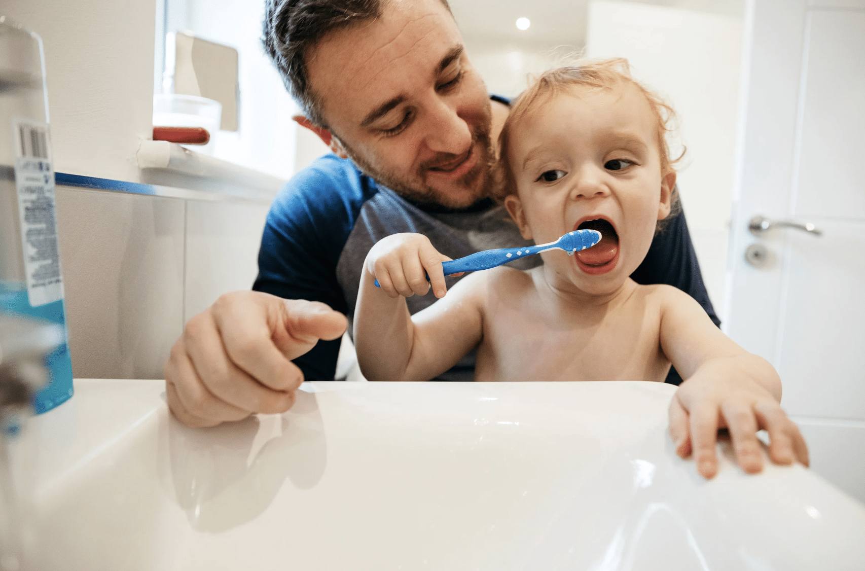 Peut-on utiliser une brosse à dents pour adulte sur un enfant ?